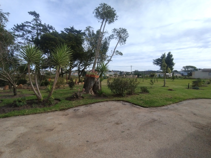 6 Bedroom Property for Sale in Kruisfontein Eastern Cape